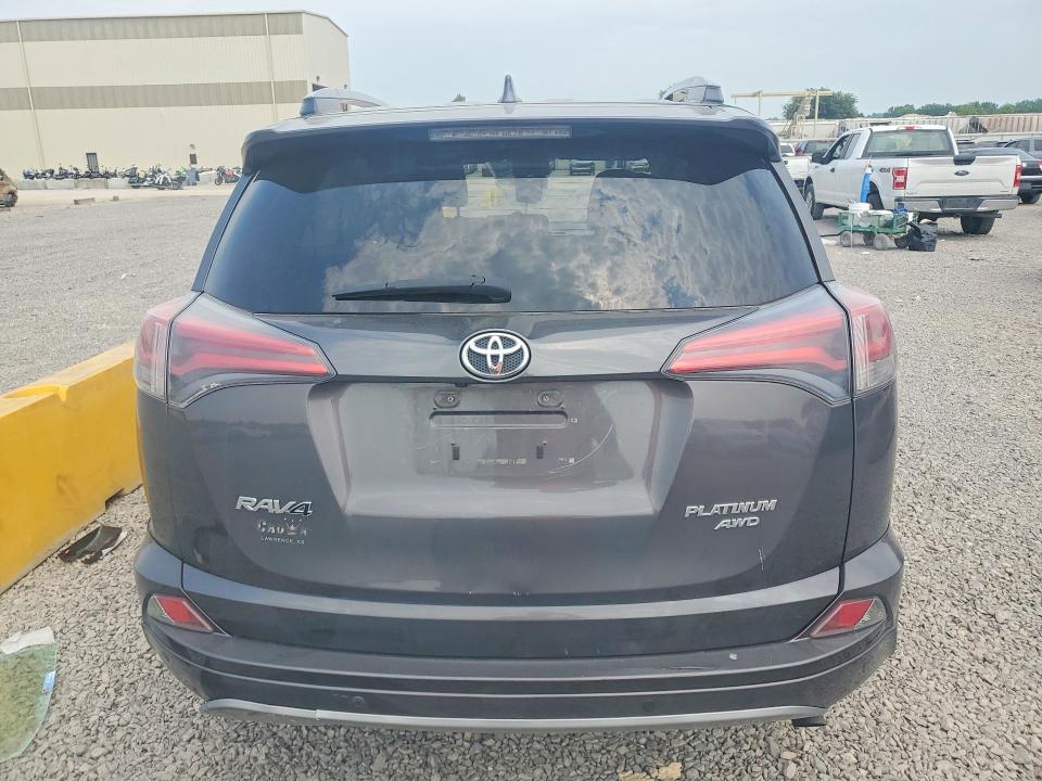 Фото 6 с аукциона – 2017 TOYOTA RAV4 с VIN 2T3DFREV8HW583482