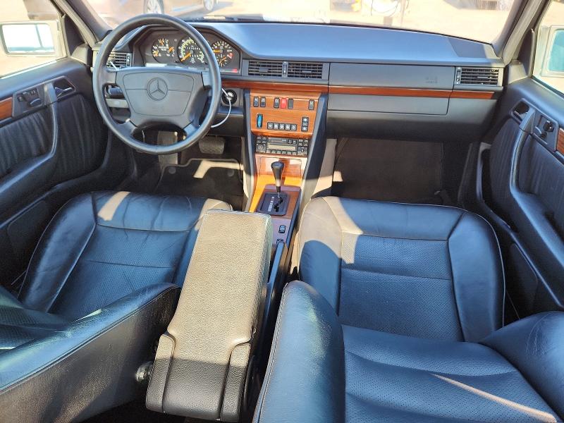 Photo 8 from auction – 1995 MERCEDES-BENZ E with VIN WDBEA32E5SC159125
