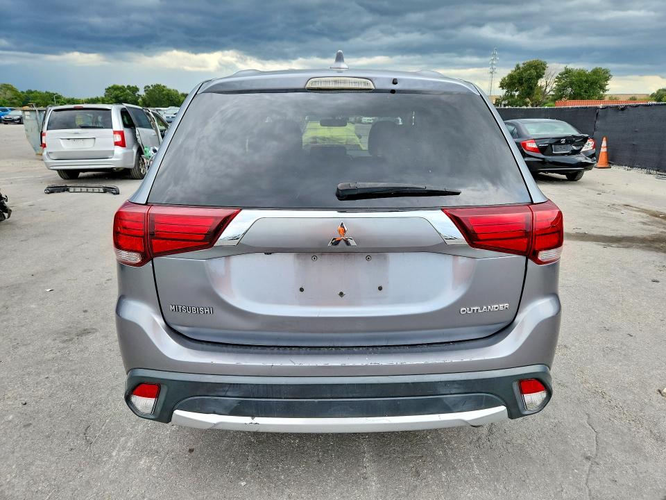 Photo 6 from auction – 2018 MITSUBISHI OUTLANDER with VIN JA4AD2A30JZ043449