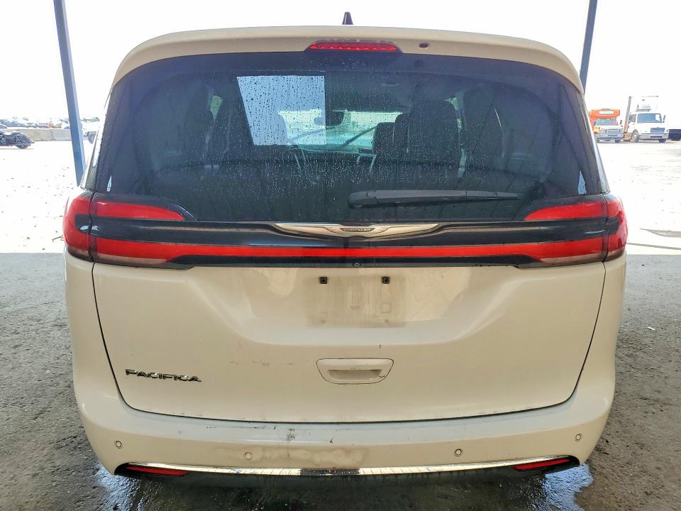 Photo 6 from auction – 2023 CHRYSLER PACIFICA with VIN 2C4RC1BG0PR587282