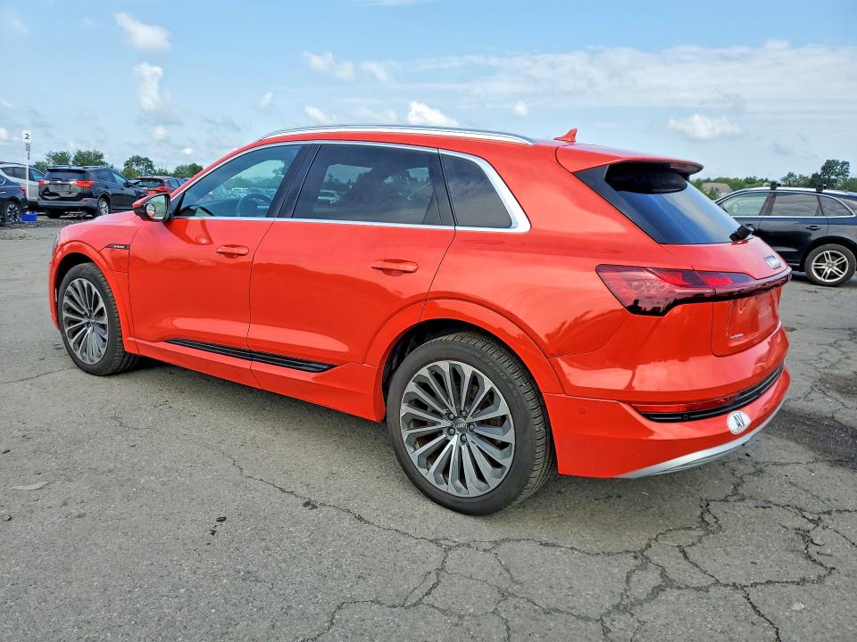 Zdjęcie 2 z aukcji – 2019 AUDI E-TRON z VIN WA1VABGE4KB009821