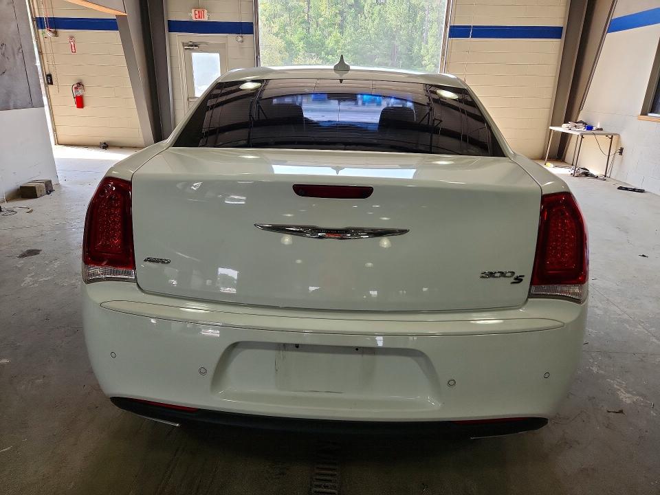 Photo 6 from auction – 2017 CHRYSLER 300 with VIN 2C3CCAGG0HH582660