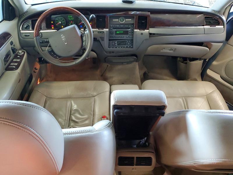 Photo 8 from auction – 2009 LINCOLN TOWN CAR with VIN 2LNHM82VX9X633629
