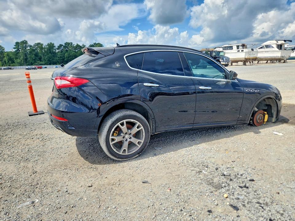 Photo 3 from auction – 2017 MASERATI LEVANTE with VIN ZN661XUS8HX262717