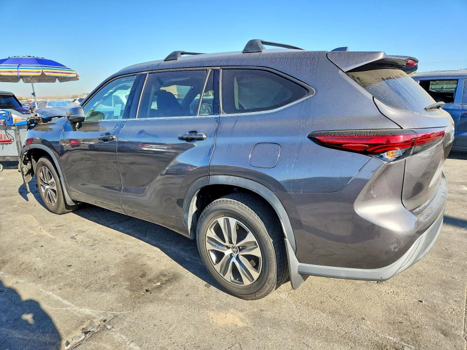 Photo 2 from auction – 2022 TOYOTA HIGHLANDER with VIN 5TDHZRAH6NS546906