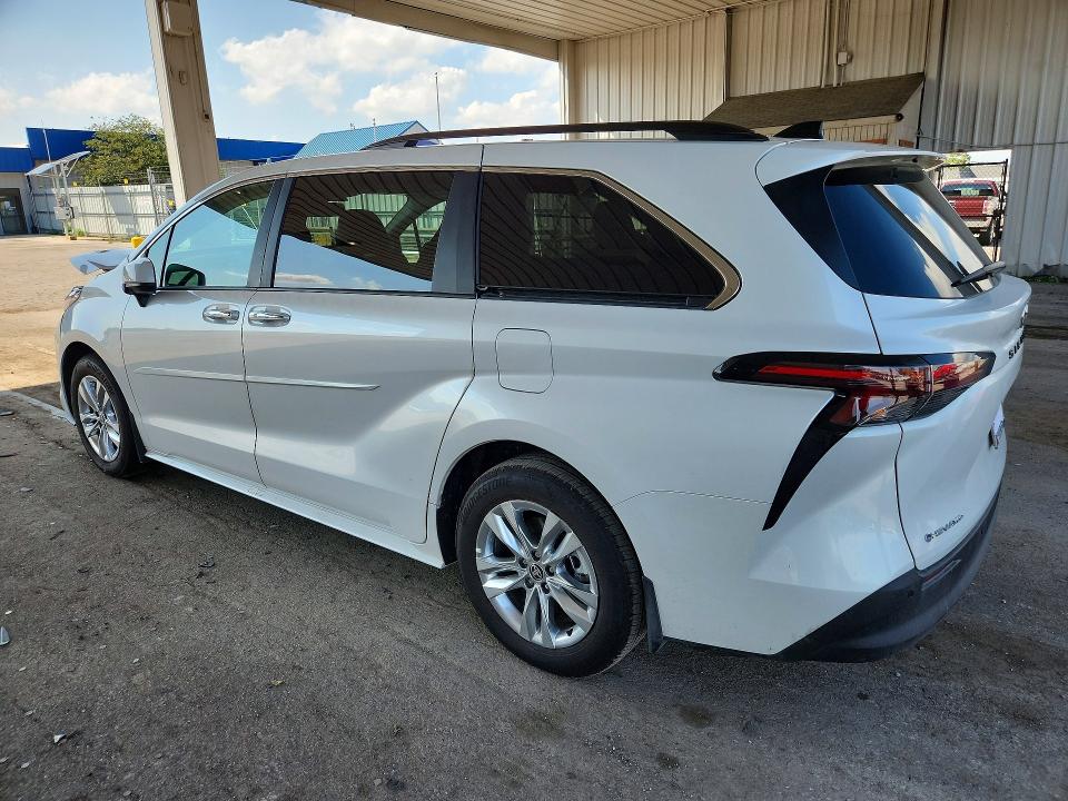 Photo 2 from auction – 2026 TOYOTA SIENNA with VIN 5TDYSKFC1TS258572