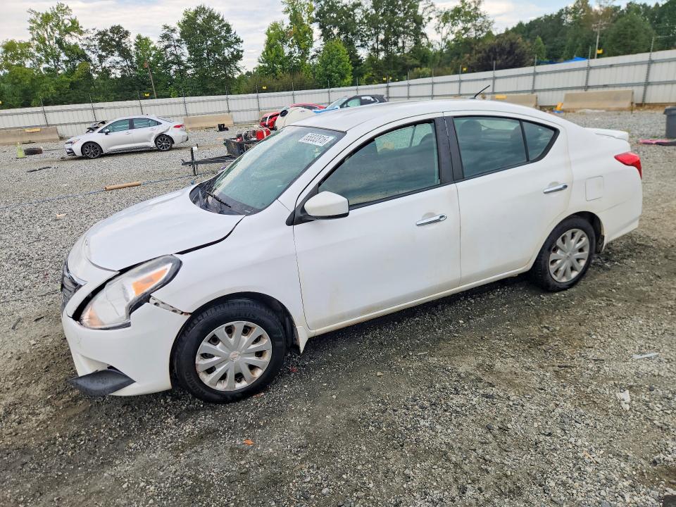 NISSAN VERSA 2015 con VIN 3N1CN7AP3FL890186 - Foto de la subasta