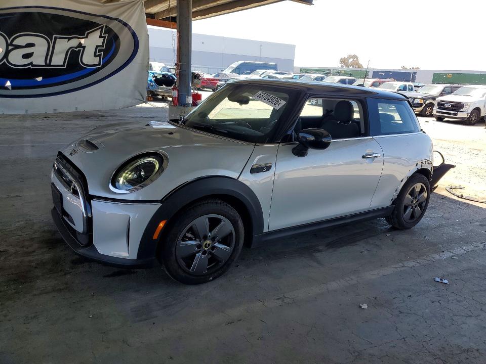 MINI COOPER 2022 with VIN WMW13DJ07N2R94396 - Photo from auction