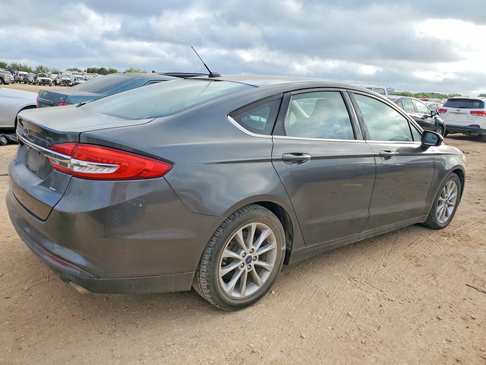 Photo 3 from auction – 2017 FORD FUSION with VIN 3FA6P0H77HR125442