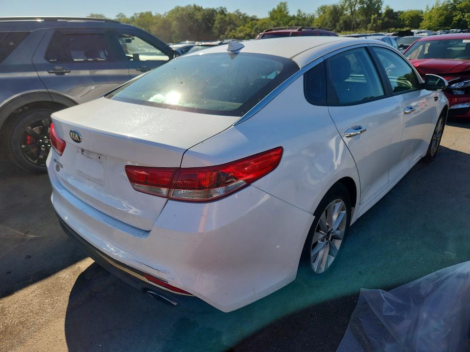 Photo 3 from auction – 2016 KIA OPTIMA with VIN 5XXGT4L33GG047762