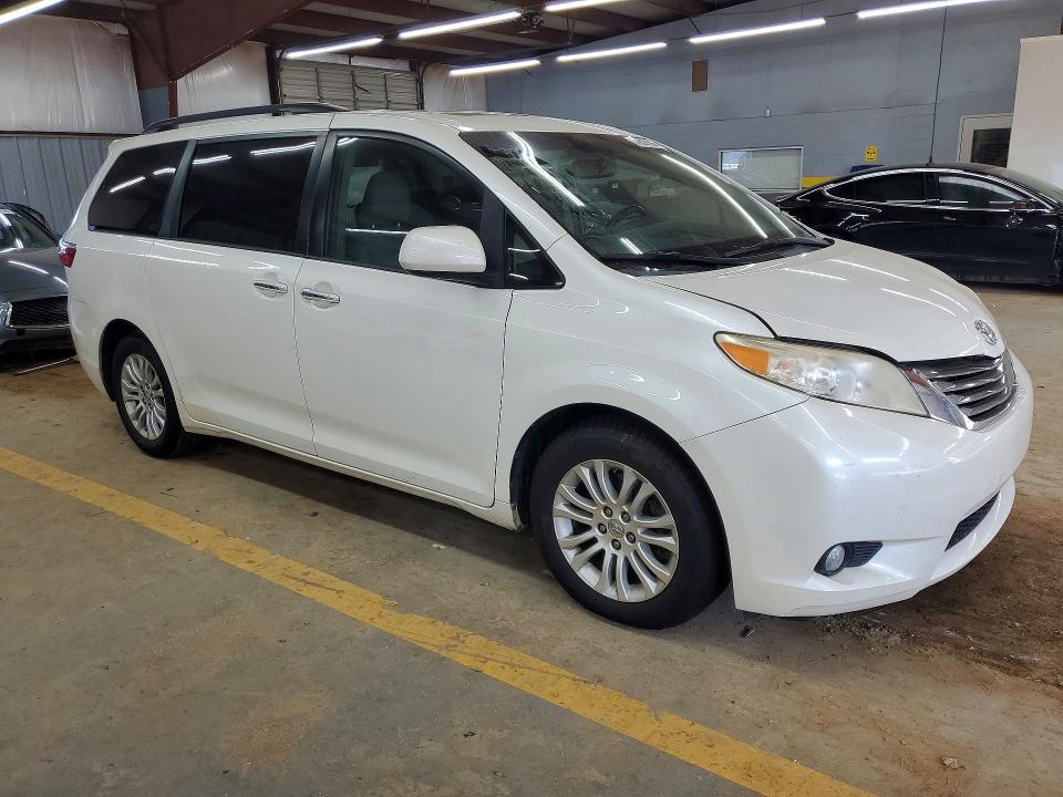 Photo 4 from auction – 2015 TOYOTA SIENNA with VIN 5TDYK3DC7FS578119