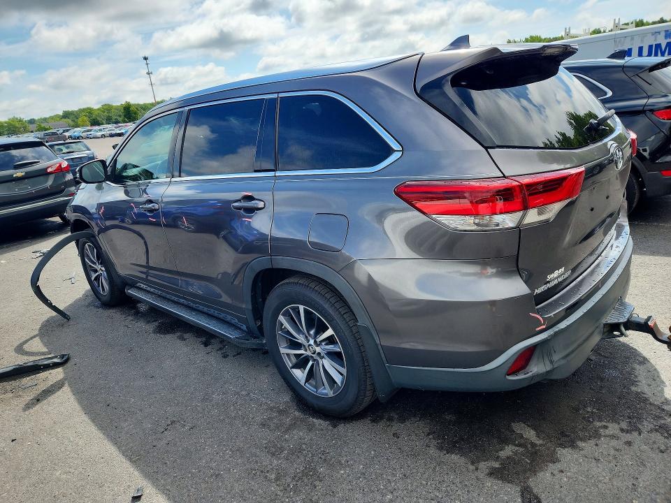 Фото 2 с аукциона – 2017 TOYOTA HIGHLANDER с VIN 5TDJZRFH7HS384685