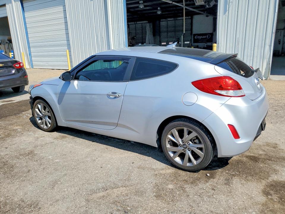 Photo 2 from auction – 2017 HYUNDAI VELOSTER with VIN KMHTC6AD2HU315262