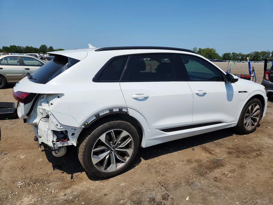 Photo 3 from auction – 2021 AUDI E-TRON with VIN WA1LAAGE2MB004976