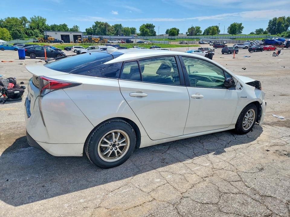 Photo 3 from auction – 2016 TOYOTA PRIUS with VIN JTDKARFU0G3001355