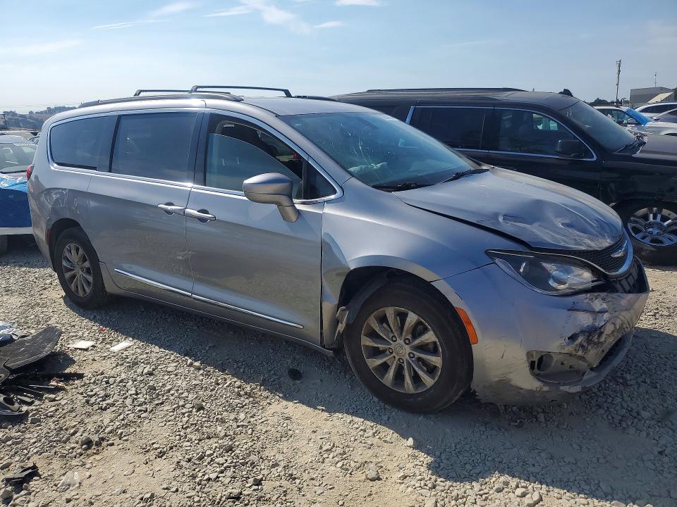 Photo 4 from auction – 2017 CHRYSLER PACIFICA with VIN 2C4RC1BG9HR523940