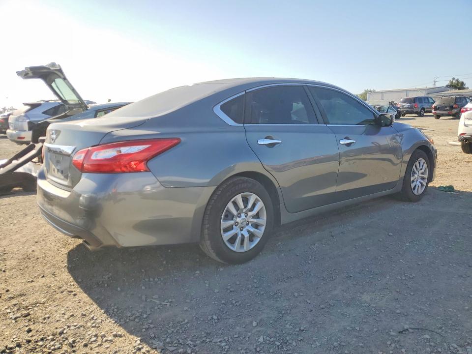 Photo 3 from auction – 2017 NISSAN ALTIMA with VIN 1N4AL3AP3HN351269