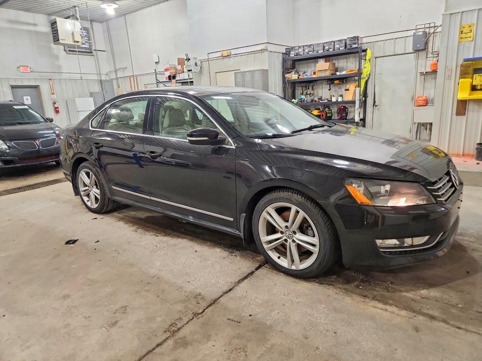 Photo 4 from auction – 2014 VOLKSWAGEN PASSAT with VIN 1VWCN7A32EC107683