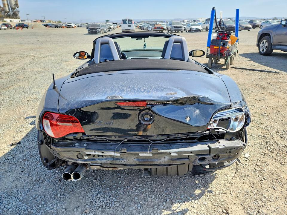 Photo 6 from auction – 2006 BMW Z4 with VIN 4USBU53596LX00988