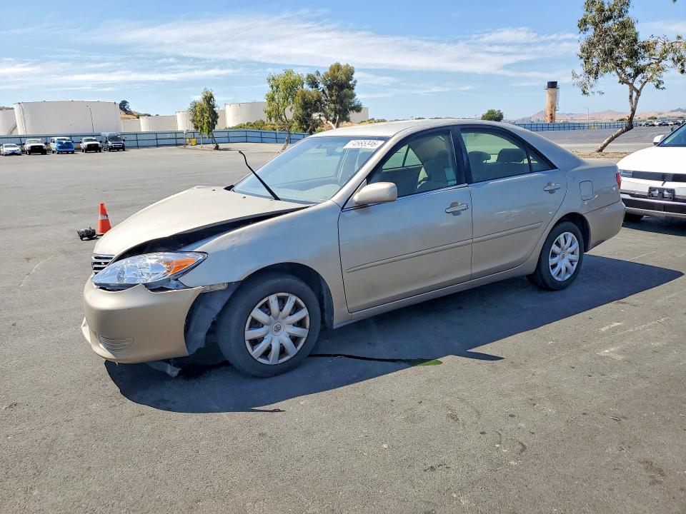 TOYOTA CAMRY 2005 с VIN 4T1BE32K75U539110 - Снимка от търг