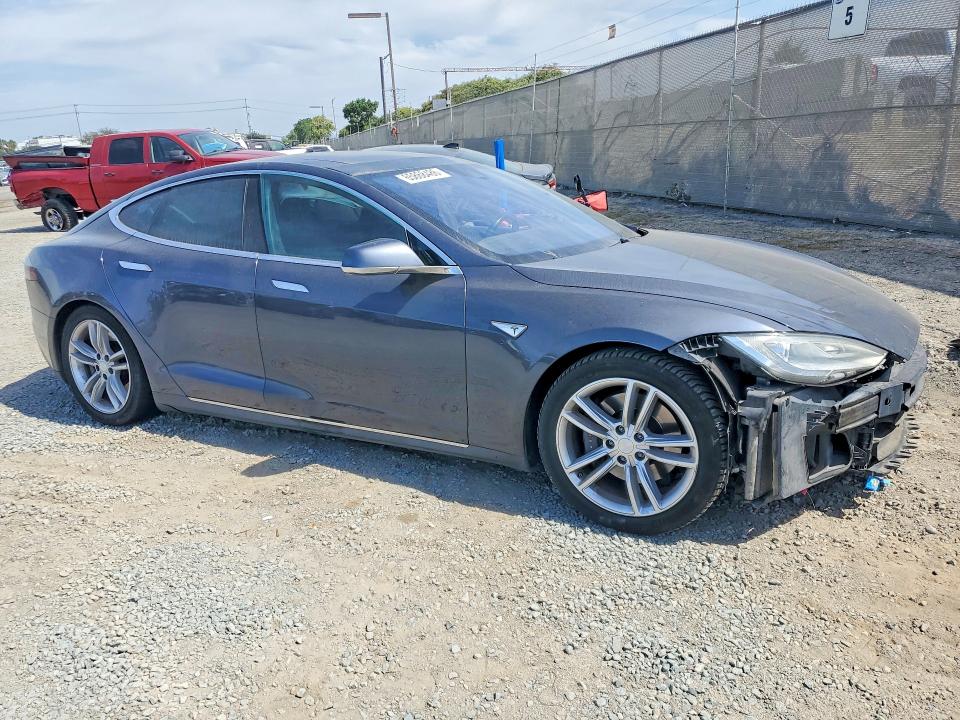 Фото 4 с аукциона – 2015 TESLA MODEL S с VIN 5YJSA1E22FF116364