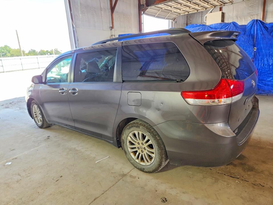 Photo 2 from auction – 2011 TOYOTA SIENNA with VIN 5TDYK3DC3BS100810
