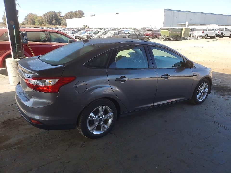 Photo 3 from auction – 2014 FORD FOCUS with VIN 1FADP3F26EL265203