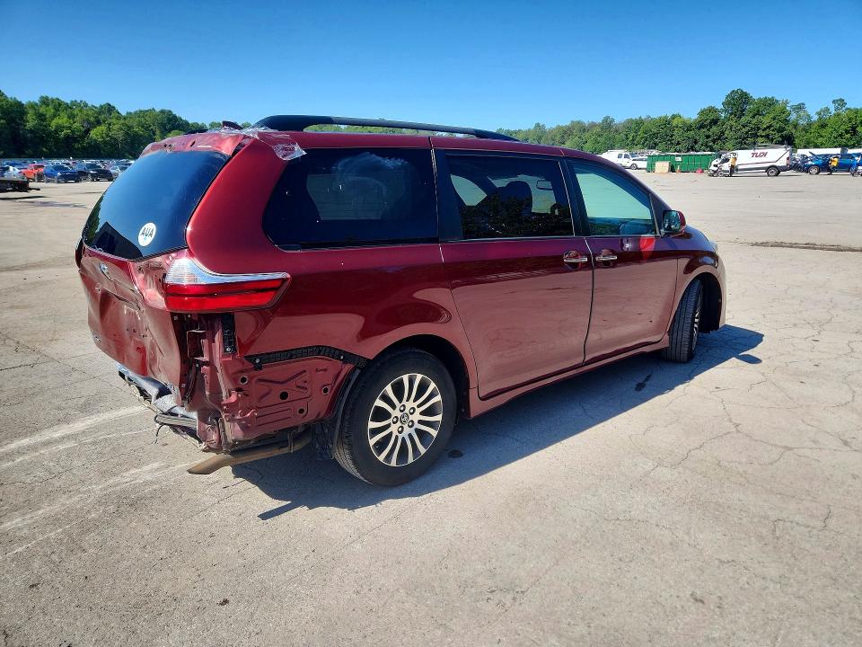 Photo 3 from auction – 2018 TOYOTA SIENNA with VIN 5TDYZ3DC5JS939982