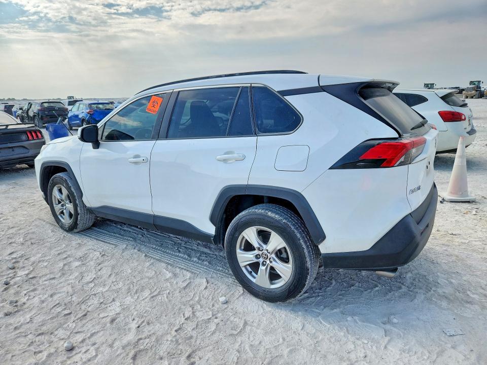 Photo 2 from auction – 2021 TOYOTA RAV4 with VIN 2T3W1RFV6MC121262