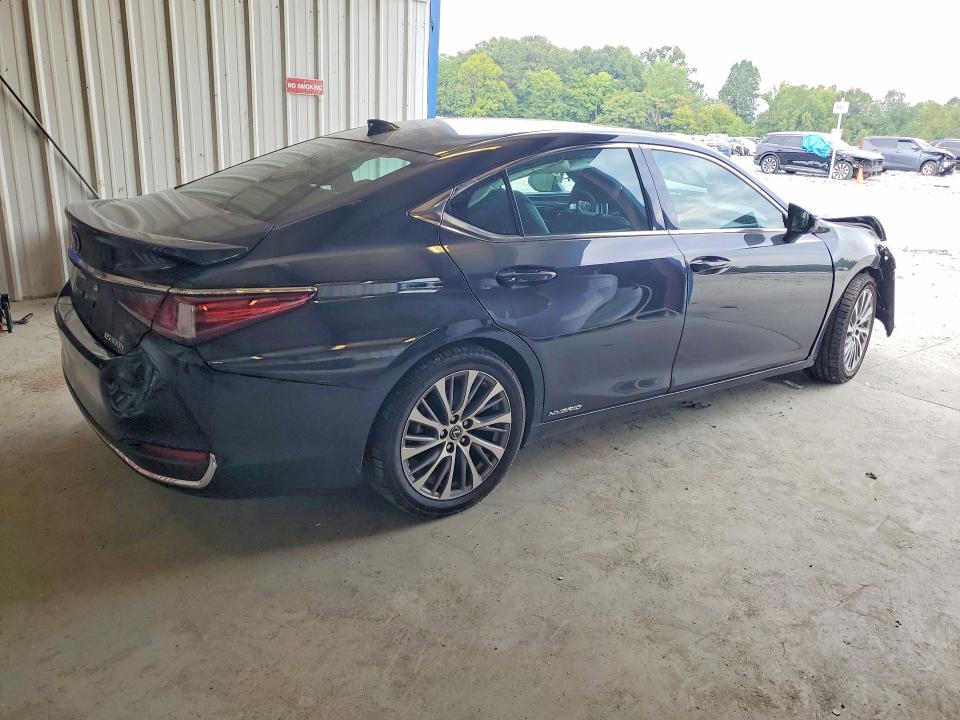 Photo 3 from auction – 2021 LEXUS ES with VIN 58ADA1C11MU009074