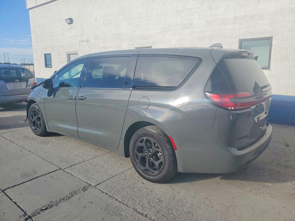 Photo 2 from auction – 2022 CHRYSLER PACIFICA with VIN 2C4RC1L70NR130516
