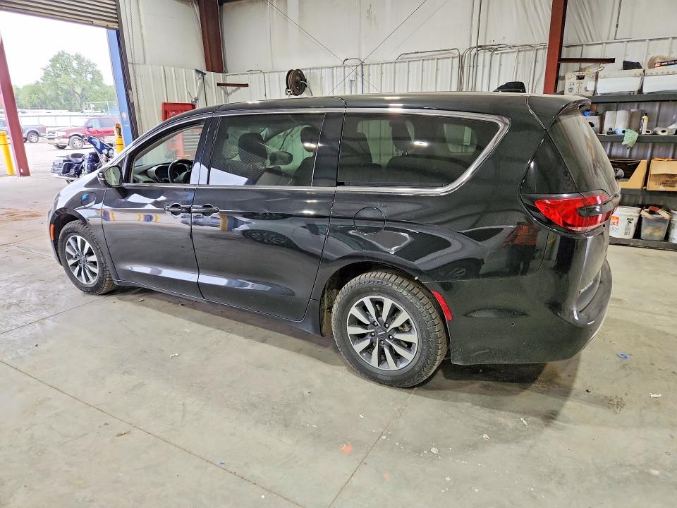 Photo 2 from auction – 2023 CHRYSLER PACIFICA with VIN 2C4RC1L75PR572694