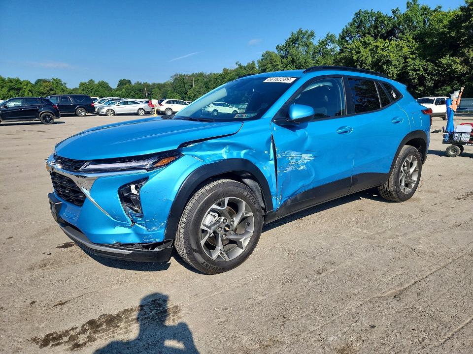 CHEVROLET TRAX 2025 with VIN KL77LHEP2SC269268 - Photo from auction