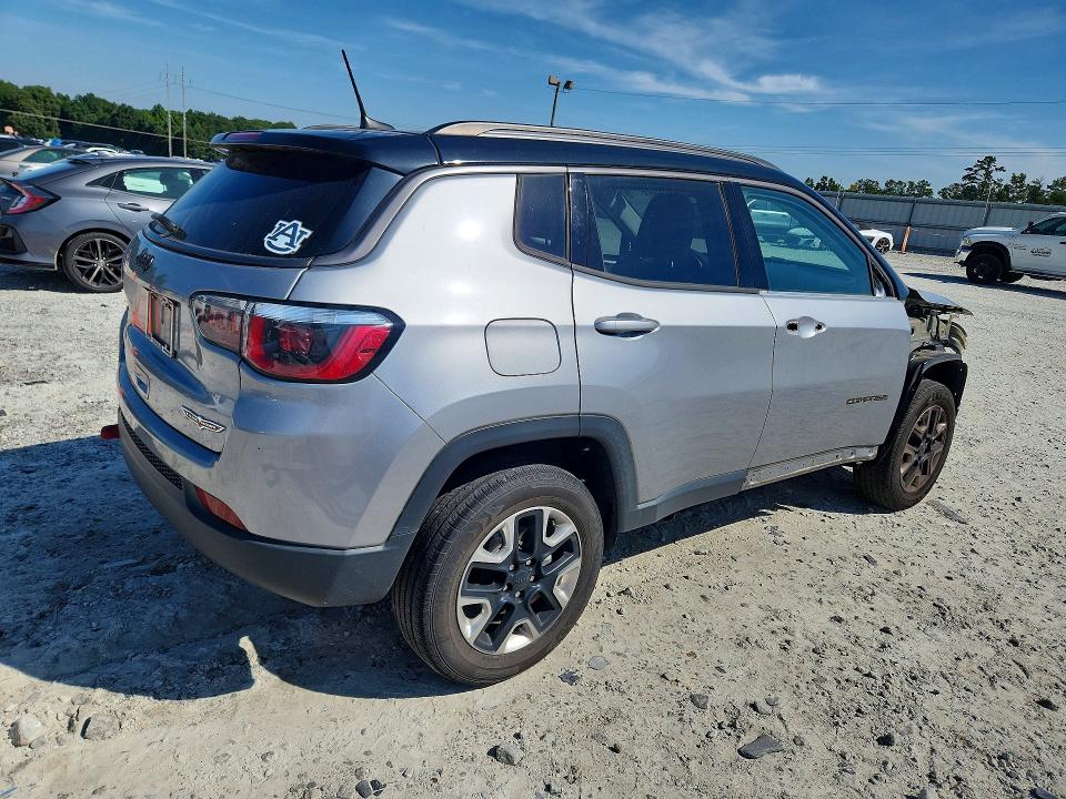 Photo 3 from auction – 2018 JEEP COMPASS with VIN 3C4NJDDB4JT199032