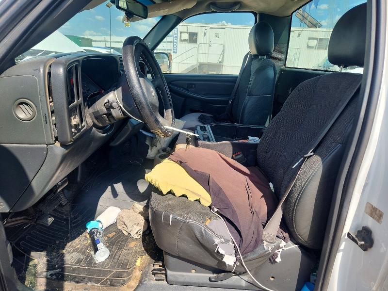 Photo 7 from auction – 2000 CHEVROLET SILVERADO with VIN 1GCEC14W1YZ366591