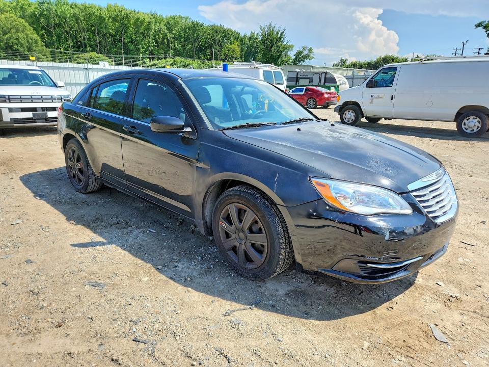 Photo 4 from auction – 2014 CHRYSLER 200 with VIN 1C3CCBAB3EN211398