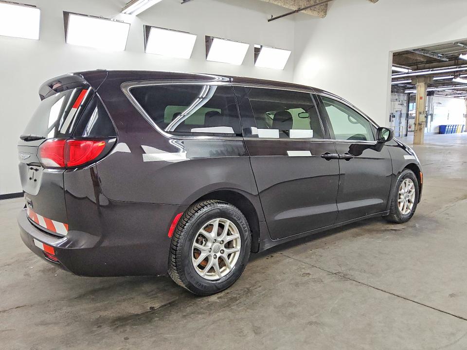 Photo 3 from auction – 2017 CHRYSLER PACIFICA with VIN 2C4RC1DG3HR723497