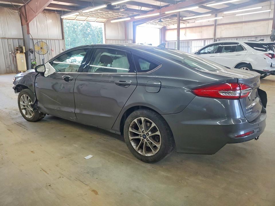 Photo 2 from auction – 2019 FORD FUSION with VIN 3FA6P0HD1KR159647