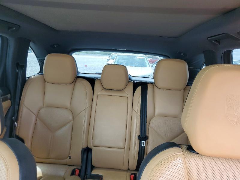 Снимка 10 от търг – 2016 PORSCHE CAYENNE с VIN WP1AB2A22GLA94285