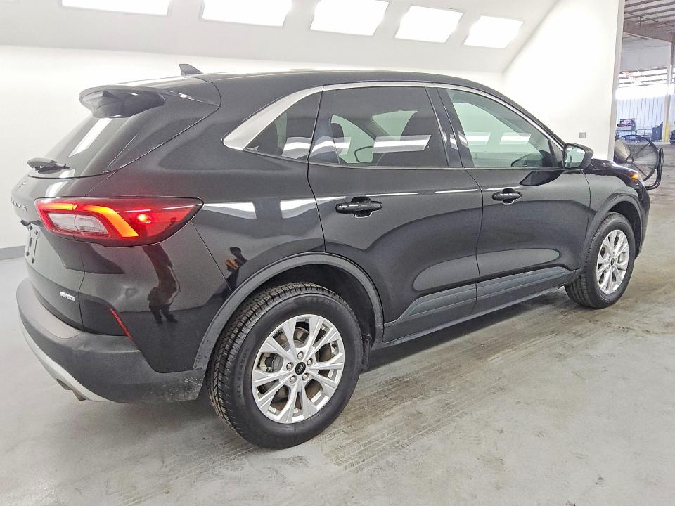 Photo 3 from auction – 2023 FORD ESCAPE with VIN 1FMCU9GN9PUA34122
