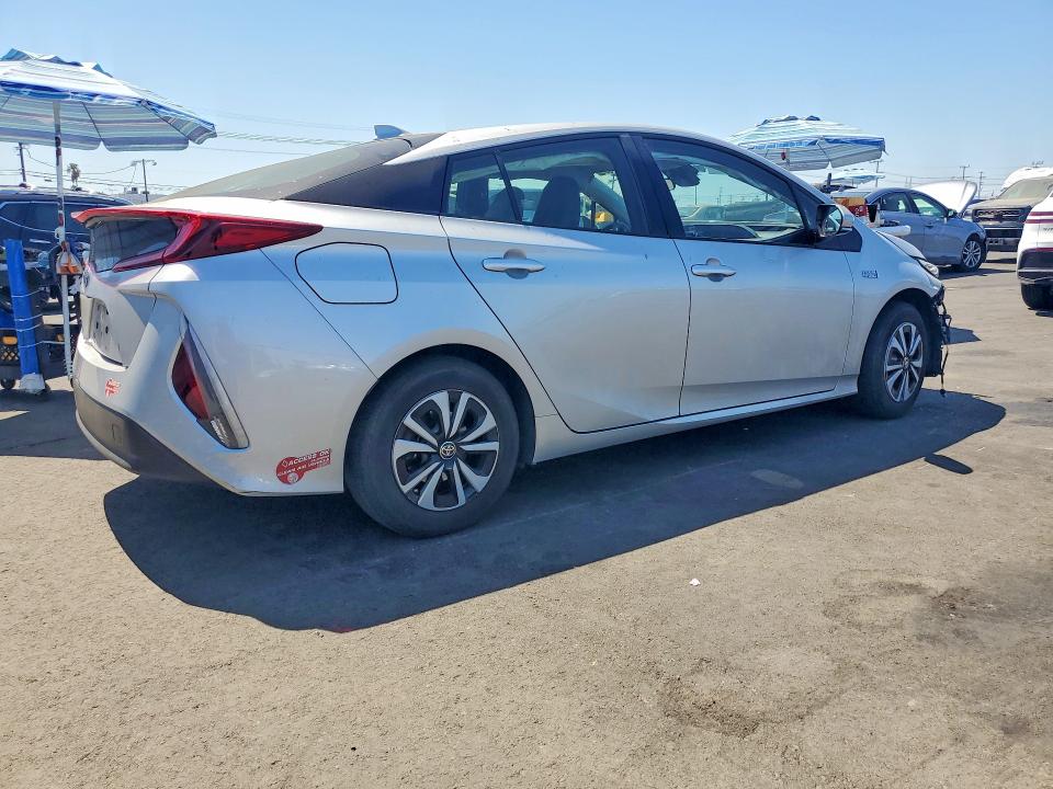 Photo 3 from auction – 2017 TOYOTA PRIUS PRIME with VIN JTDKARFP7H3054078