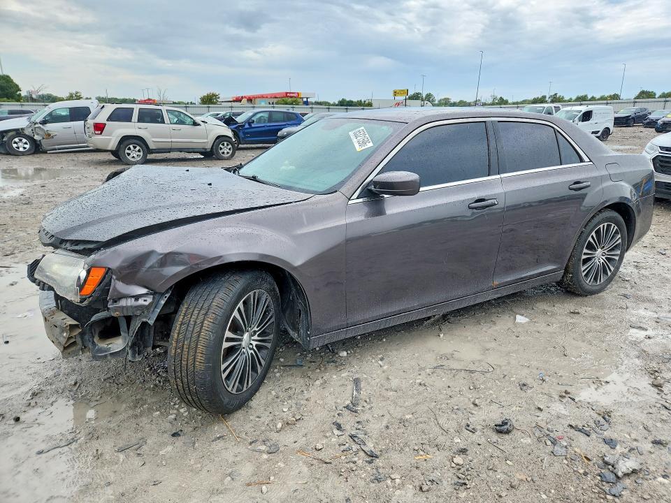 CHRYSLER 300 2013 مع رقم تعريف المركبة 2C3CCAGG1DH543229 - صورة من المزاد