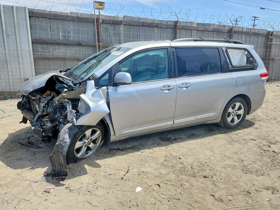 2013 TOYOTA SIENNA - Търг №66121876