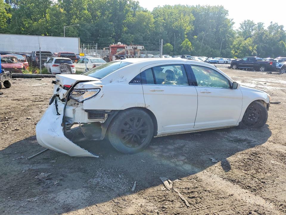 Photo 3 from auction – 2014 CHRYSLER 200 with VIN 1C3CCBAB3EN123886