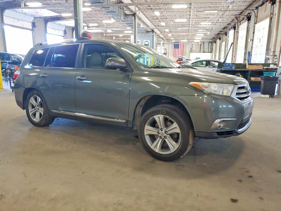 Photo 4 from auction – 2013 TOYOTA HIGHLANDER with VIN 5TDDK3EH0DS217224