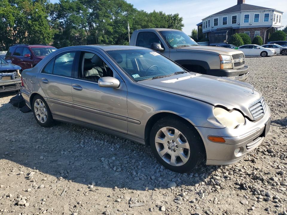 Photo 4 from auction – 2005 MERCEDES-BENZ C with VIN WDBRF84J55F579805