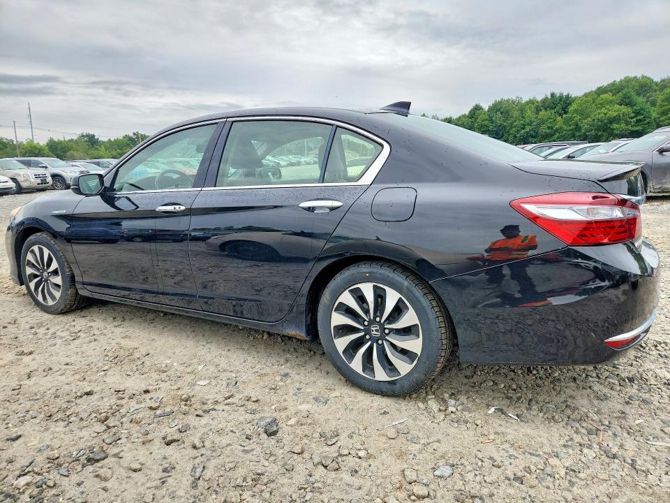 Photo 2 from auction – 2017 HONDA ACCORD with VIN JHMCR6F56HC003857