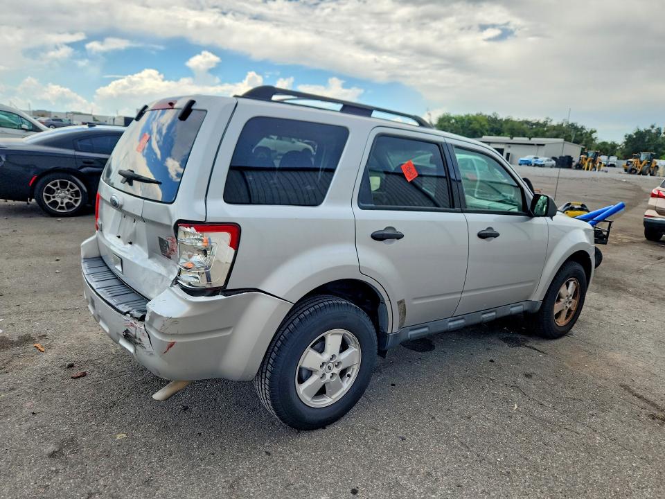 Photo 3 from auction – 2010 FORD ESCAPE with VIN 1FMCU0D75AKA87226