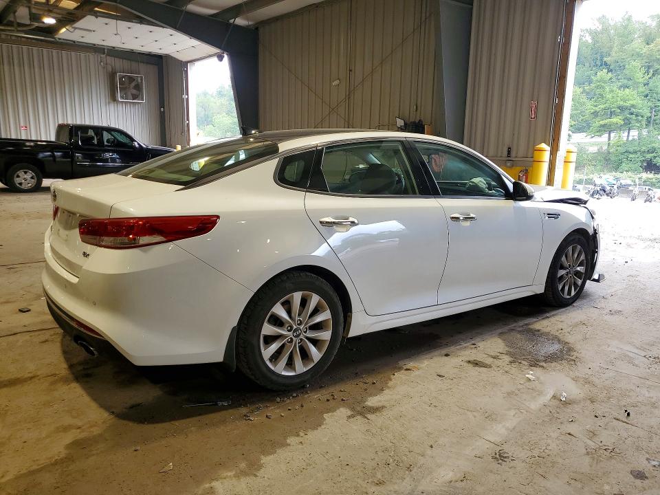 Photo 3 from auction – 2018 KIA OPTIMA with VIN 5XXGU4L30JG248247