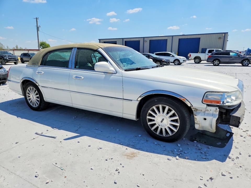 Photo 4 from auction – 2003 LINCOLN TOWN CAR with VIN 1LNHM82W23Y641806